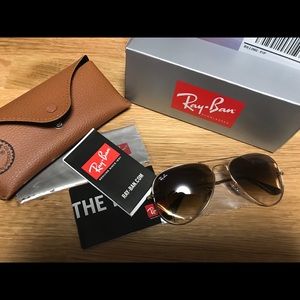 BRAND NEW NEVER WORN RayBan Aviators.